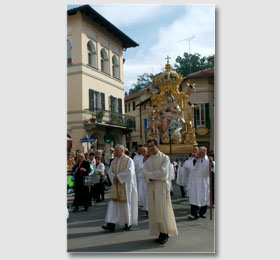 Un momento della processione della Beata Vergine Maria ai giorni nostri